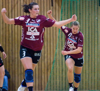 26-27, nummer 3 Sabina Jacobsen och nummer 13 Kamilla