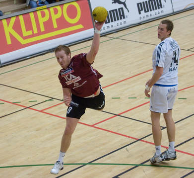 Jesper Partoft laddar för skott