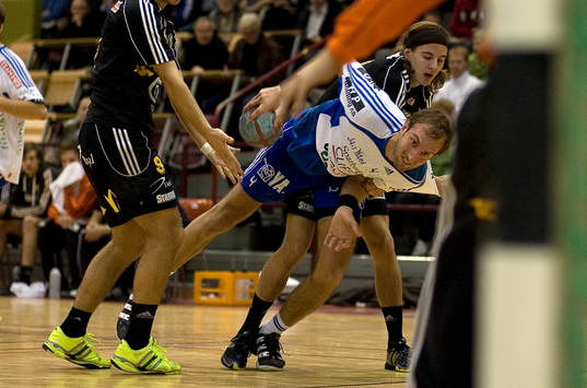 Hans Karlsson, Ystad, tränger sig fram