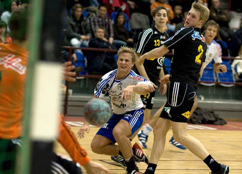 Konrad Rasmussen, Ystad, får iväg ett skott mot mål