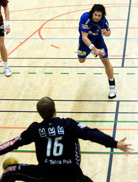 Oscar Jensen tar Rasmus Wremers straff