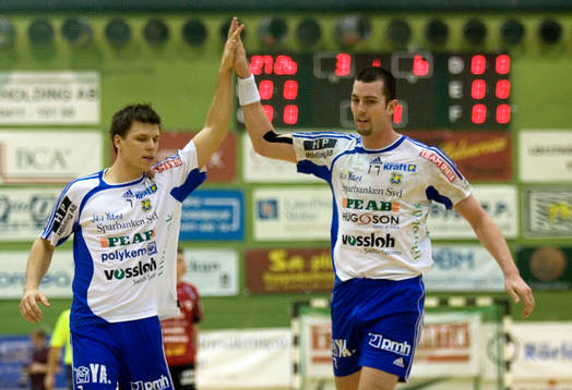 Martin Walfridsson och Magnus Lindén, Ystads IF, jublar