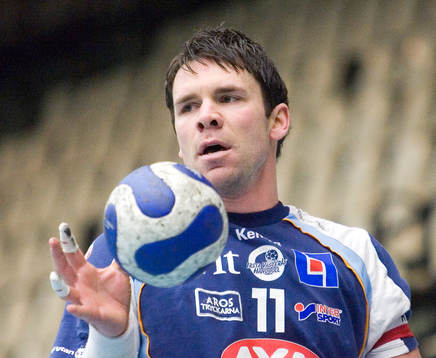 Peter Luksic, Västerås, har bollen