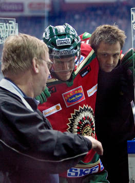 Magnus Kahnberg, Frölunda fick utgå skadad