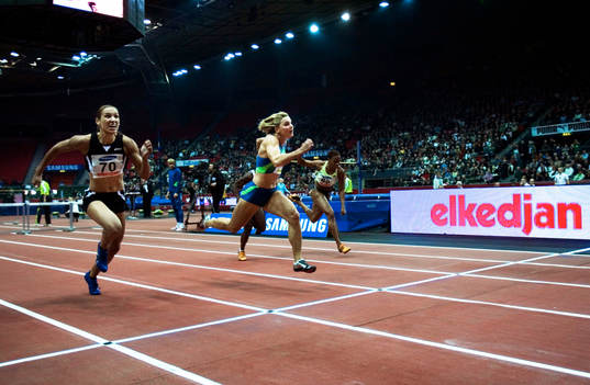 Susanna Kallur spurtar, 60 meter häck