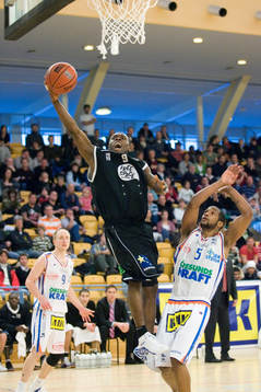 Thomas Massamba gör poäng Anthony Bethel kan ej hindra