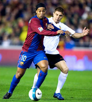 Ronaldinho, Barcelona trycker bort Joaquin, Valencia
