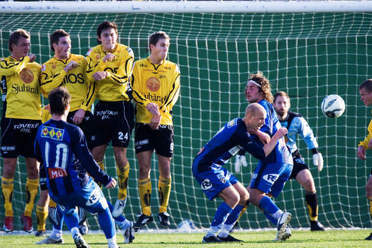 Frispark, Veigar Pall Gunnarsson klipper till och Elfsborgs