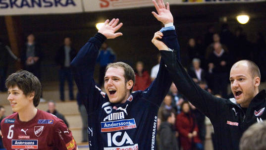 Oscar Jensen gjorde ett vackert mål från eget mål över