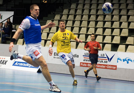 Sista bollen i (tomt) Kristianstads-mål. Mads Isbrand slog