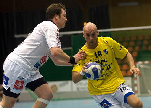 Malmös Johnni Pedersen tränger sig förbi Kristianstads