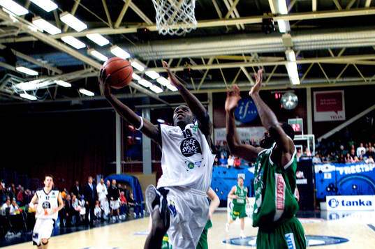 Olivier Ilunga, 08Sthlm går på korg