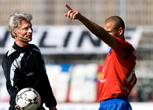 Peter Fröjdfeldt, domare, och Henrik Larsson
