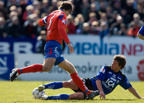 Dusan Djuric, Halmstad. Tackling