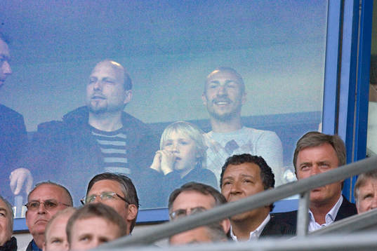 Henrik  "Henke" Larsson såg matchen inne i värmen i logen