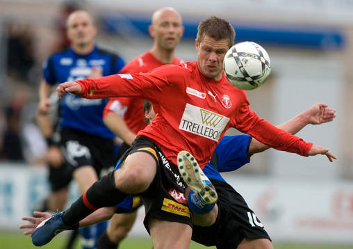 Dennis Melander, Trelleborg, tränger sig förbi