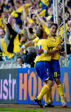 Markus Allbäck och Johan Elmander, Sverige. Jubel