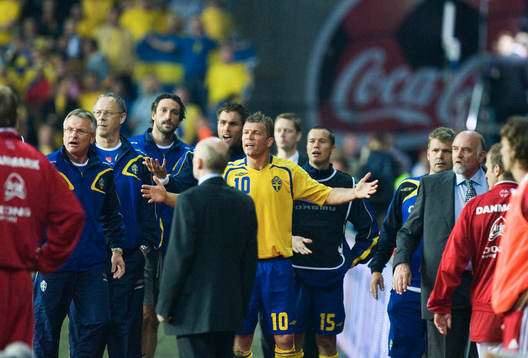 Marcus Allbäck, Sverige, upprörd