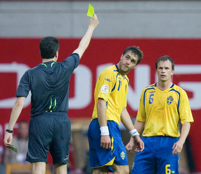 Johan Elmander och Tobias Linderoth, gult kort