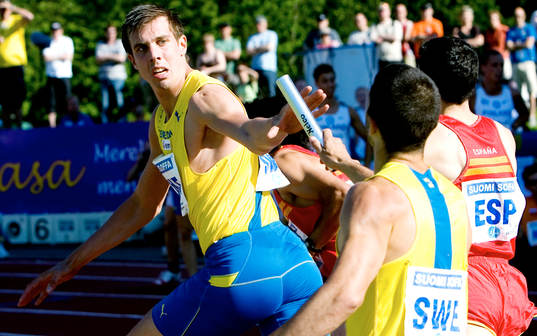 Thomas Nikitin får pinnen av Andreas Mokdasi, Sverige