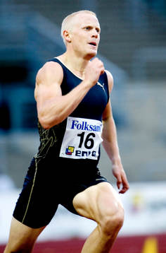Johan Wissman vinner 400 meter och slår svenskt rekord.