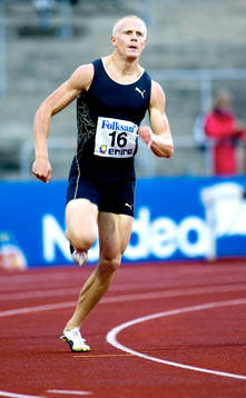 Johan Wissman vinner 400 meter och slår svenskt rekord.