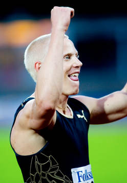 Johan Wissman vinner 400 meter och slår svenskt rekord.