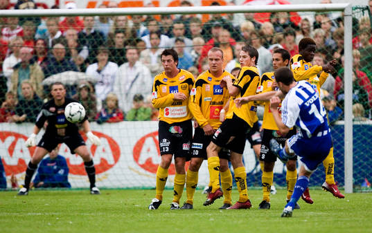 1-2 efter förlängning. Hjálmar Jónsson, slår en
