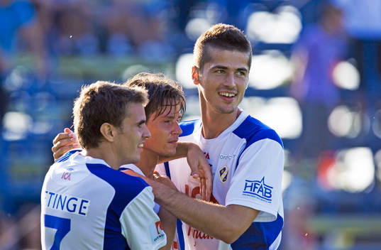 1-1, Dusan Djuric nickar in kvitteringen och grattas av