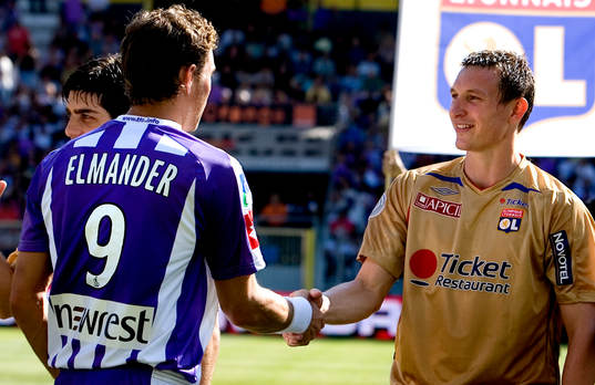 Johan Elmander i Toulouse hälsar på Kim Källström i Lyon