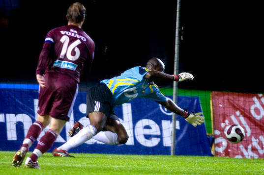 Pa Dembo Touray, målvakt, Djurgården