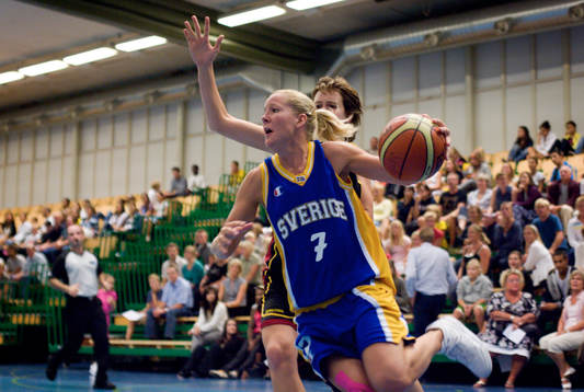 Linnea Liljestrand, Sverige