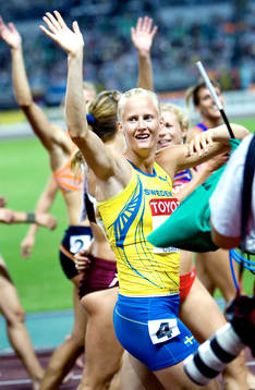 Carolina Klüft, Sverige vinner sjukampen och sätter nytt