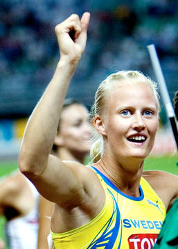 Carolina Klüft, Sverige vinner sjukampen och sätter nytt