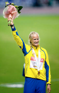 Carolina Klüft, Sverige, med sitt guld. Jubel