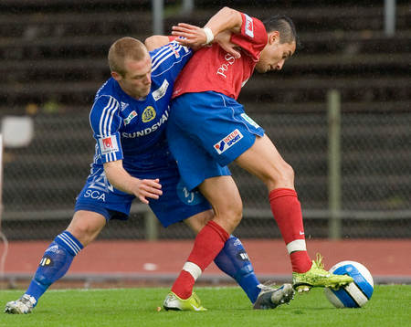 Emin Nouri brottas med en Sundsvalls-back