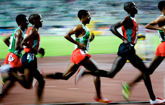 Kenenisa Bekele, Etiopien vinner 10 000 meter