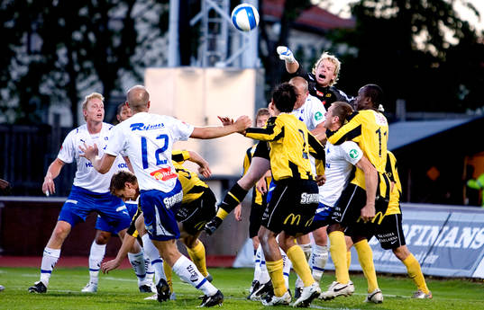 Chrisoffer Källqvist, målvakt, Häcken, missar en