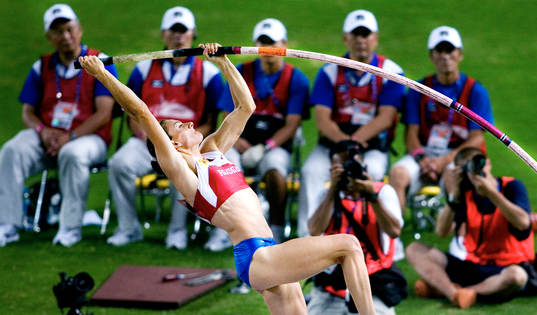 Jelena Isinbajeva, Ryssland vinner stavhoppet