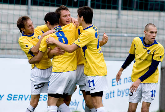 Jörgen Svensson, Malmö, nickar in 1-1, Jubel