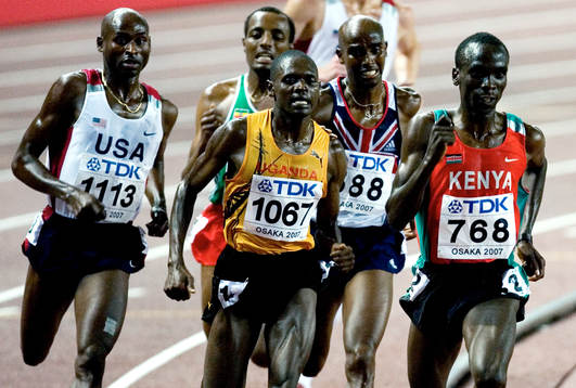Bernard Lagat, USA vinner 5000 meter. Längst till vänster