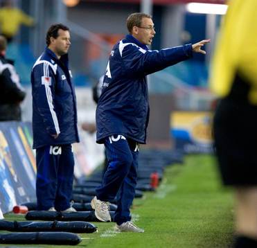 Stefan Rehn och Jonas Olsson, tränare, Göteborg, dirigerar