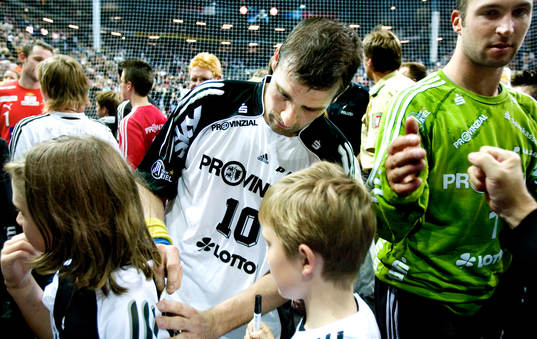 Stefan Lövgren, Kiel skiver autografer till fansen
