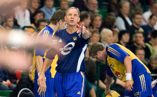 Ingemar Linnéll, förbundskapten, dirigerar