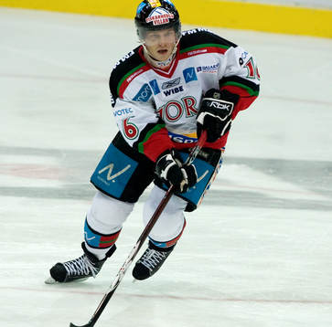 Toni Dahlman, Mora