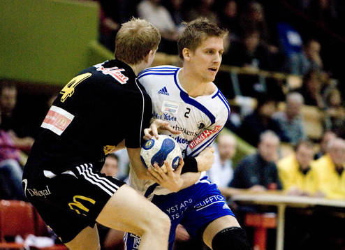 Linus Nilsson, Ystad, tränger sig fram