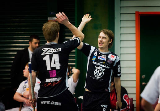 Mikael Jacobsson och Henrik Talme, Balrog gör High-five