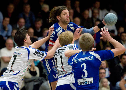 Tomas Axnér, H43 stoppas av Ystads försvar