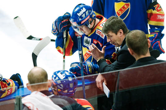 Hans Särkijärvi, tränare, Djurgården, tog en time-out.