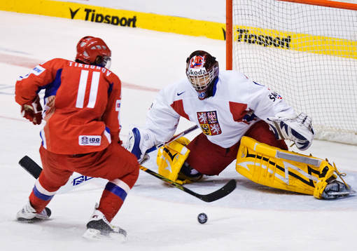 Michal Neuvirth, målvakt, Tjeckien, räddar ett friläge